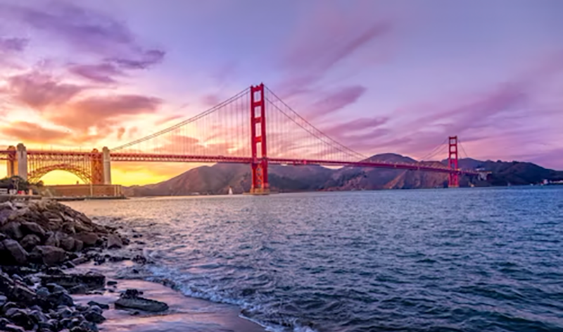 Golden Gate Bridge at dusk